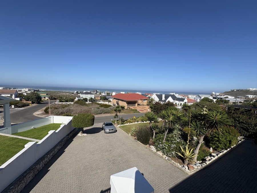 4 Bedroom Property for Sale in Pearl Bay Western Cape